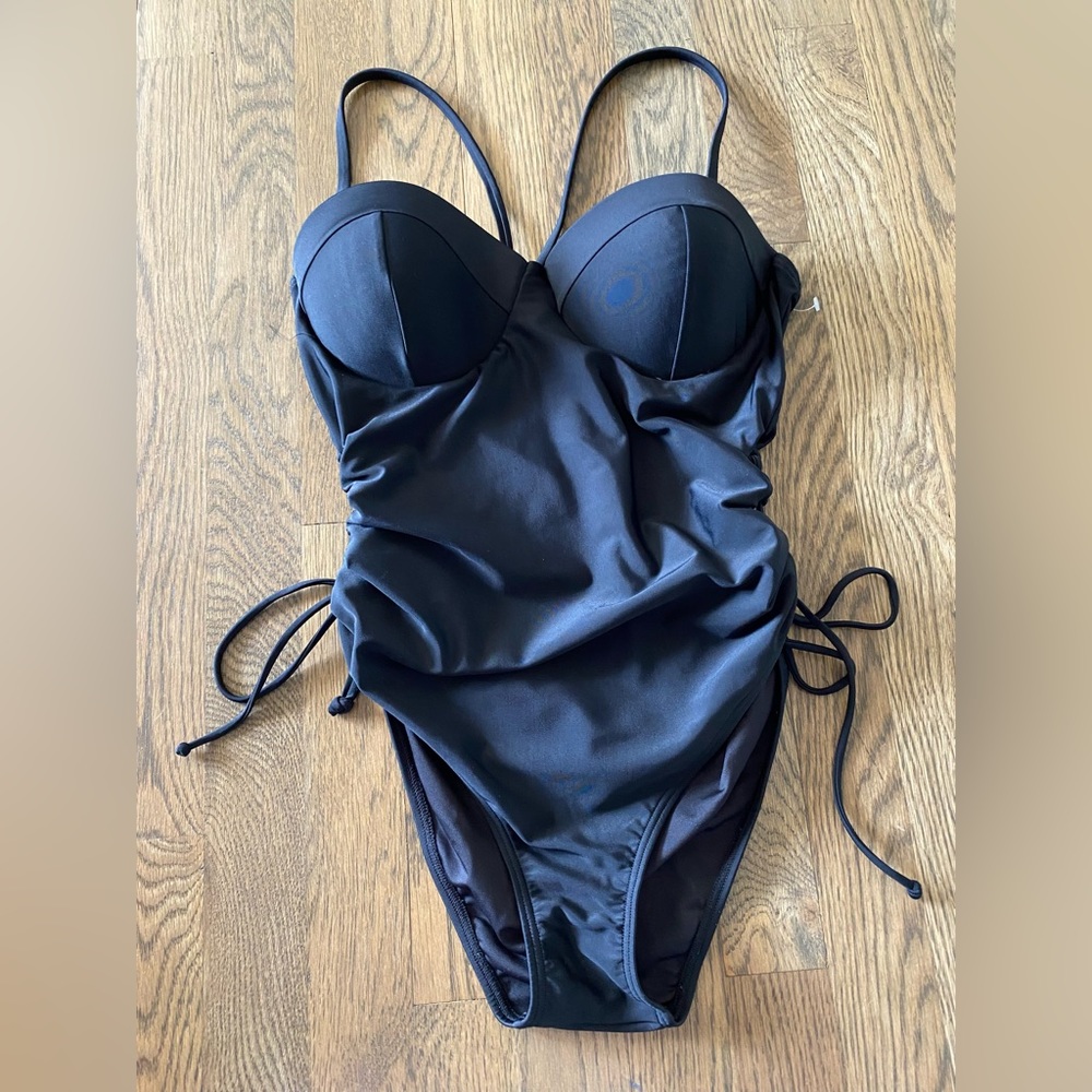 BARI | SLICK BY BARI. Women’s black swimsuit. Size M. In new condition.